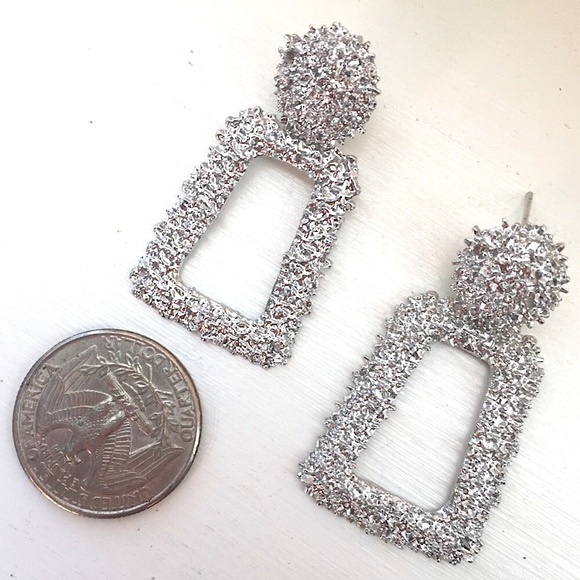 🔴𝟭𝟬/$𝟮𝟱🔴NEW Medium Quad Textured Earrings - Picture 9 of 13